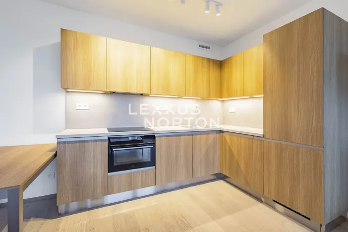 Pronájem bytu 1+kk, Praha - Smíchov, Šiklové, 38 m2