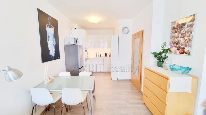 Pronájem bytu 2+kk, Praha - Hlubočepy, Voskovcova, 42 m2