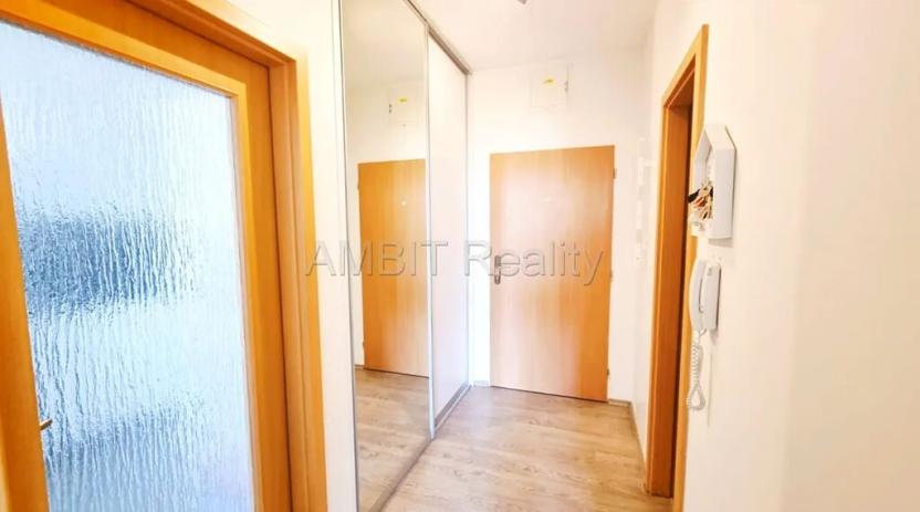 Pronájem bytu 2+kk, Praha - Hlubočepy, Voskovcova, 42 m2