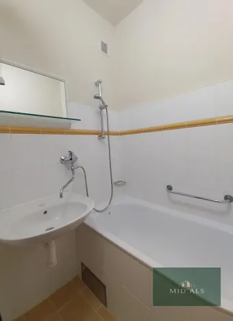 Prodej bytu 2+1, Hrádek, 1. máje, 46 m2