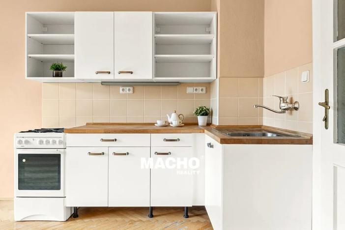 Pronájem bytu 1+kk, Praha - Vinohrady, Hradešínská, 37 m2