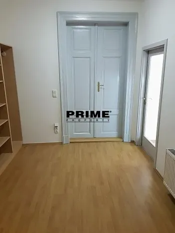 Pronájem kanceláře, Praha - Smíchov, Štefánikova, 70 m2