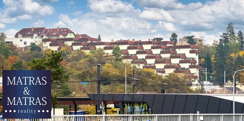 Pronájem garážového stání, Brno, Högrova, 16 m2