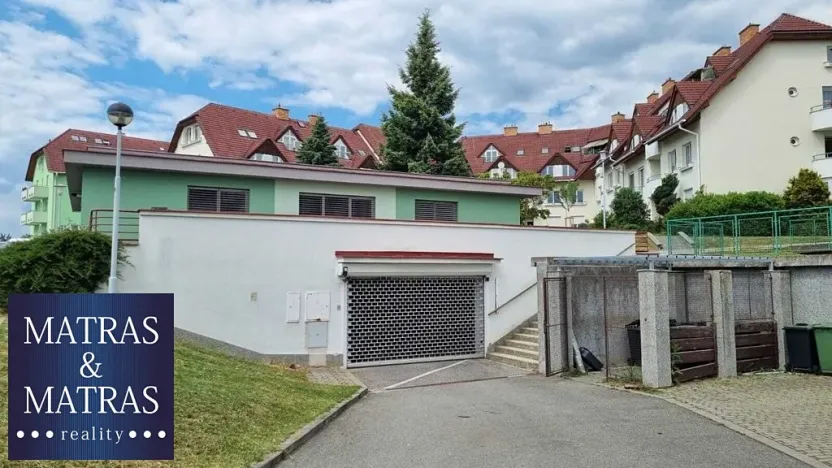 Pronájem garážového stání, Brno, Högrova, 16 m2