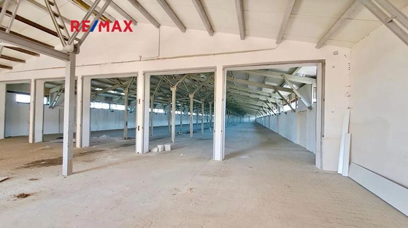 Pronájem skladu, Dolní Chvatliny, 3690 m2