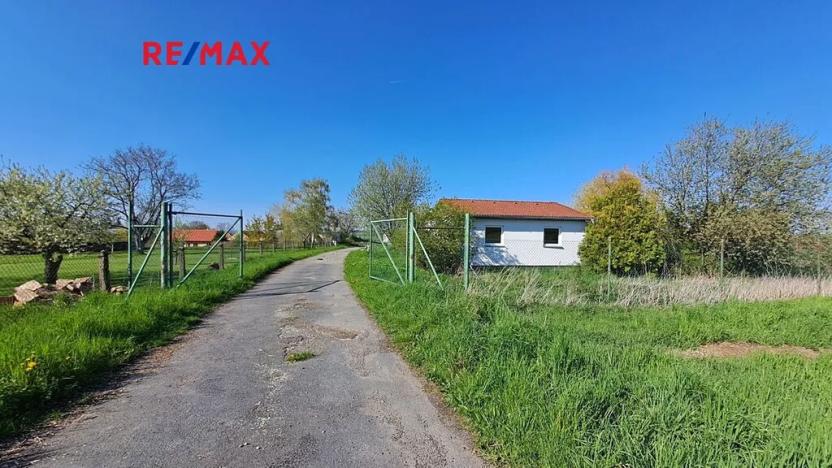 Prodej výrobních prostor, Dolní Chvatliny, 3690 m2