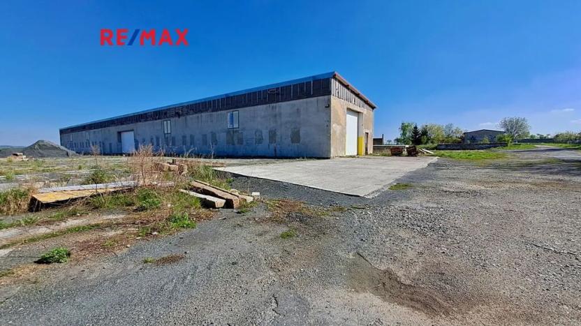Prodej výrobních prostor, Dolní Chvatliny, 3690 m2