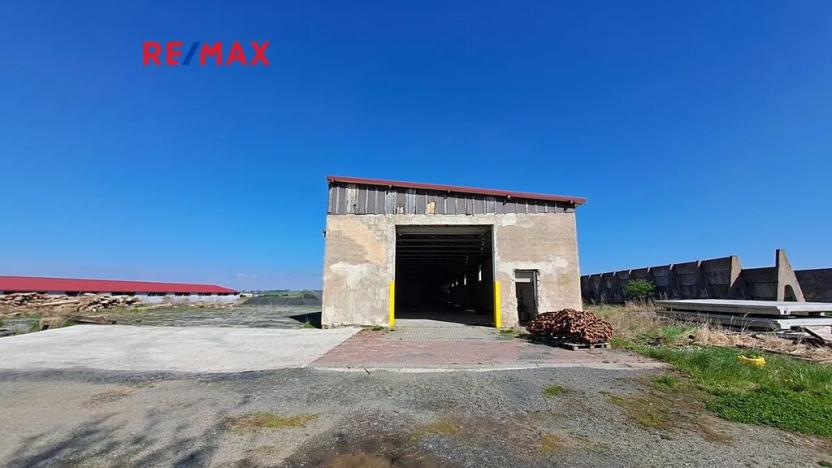 Prodej výrobních prostor, Dolní Chvatliny, 3690 m2