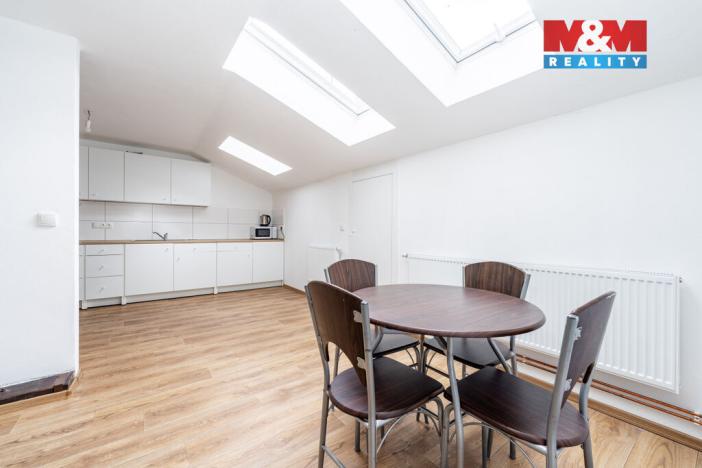 Prodej činžovního domu, Studená, nám. Sv. J. Nepomuckého, 229 m2