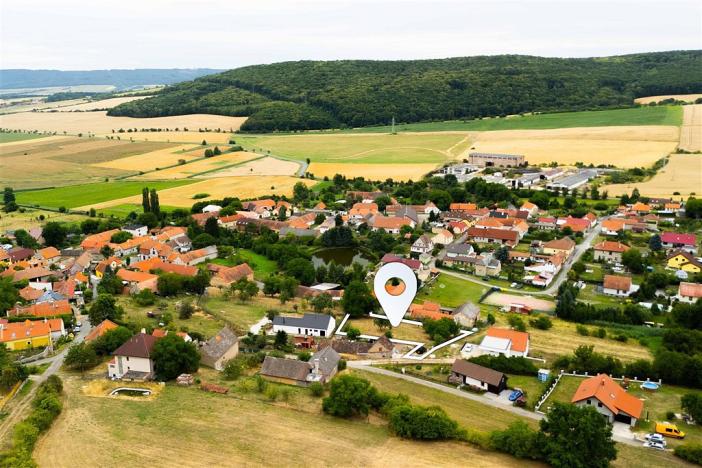 Prodej pozemku, Měňany, 1643 m2