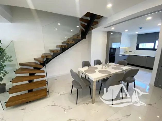 Prodej bytu 4+1, Trikomo, Kypr, 162 m2