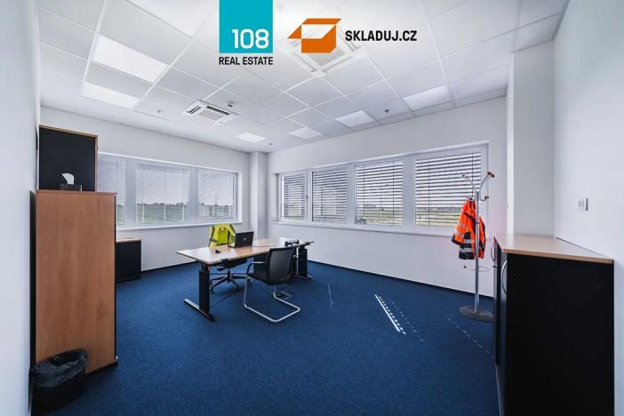 Pronájem skladu, Hrušky, 36695 m2