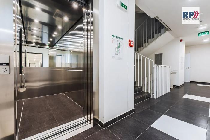 Prodej bytu 3+kk, Praha - Vysočany, Strnadových, 74 m2