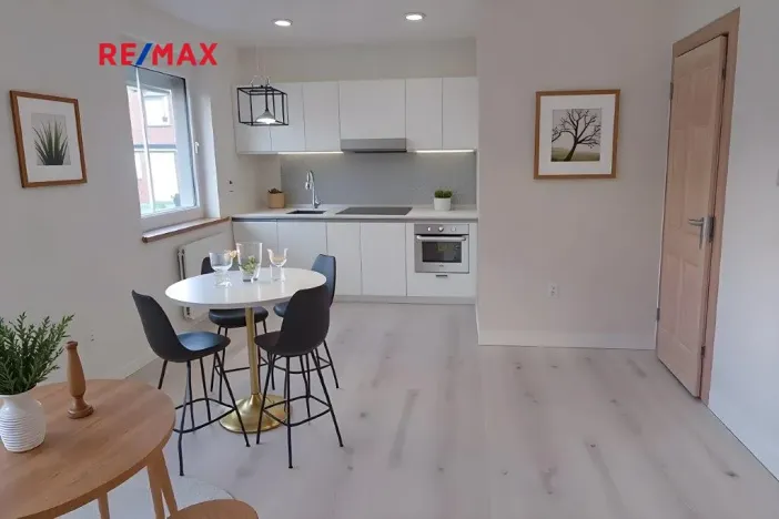 Pronájem bytu 2+kk, Praha - Prosek, Čakovická, 53 m2