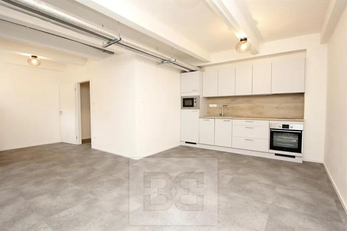 Pronájem bytu 1+kk, Praha - Holešovice, Vinařská, 40 m2