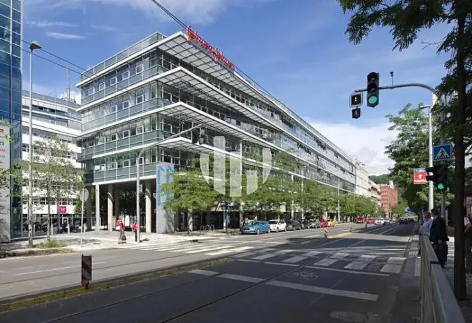Pronájem kanceláře, Praha - Smíchov, Radlická, 208 m2
