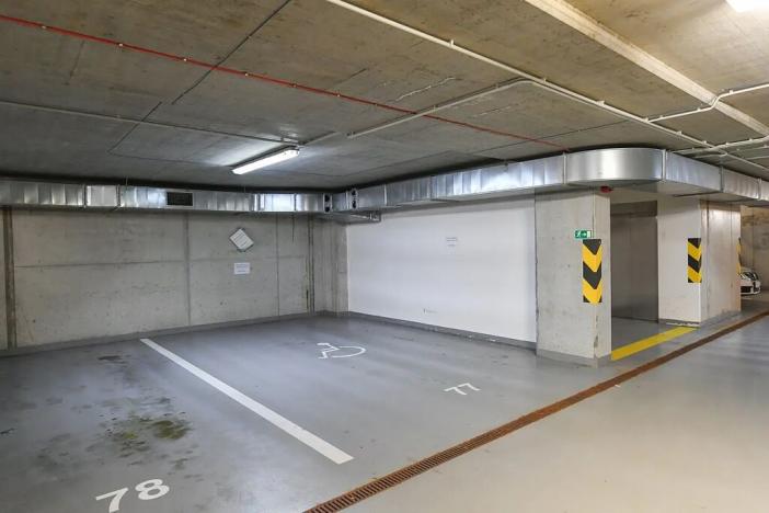 Pronájem garážového stání, Praha - Kamýk, U Kamýku, 20 m2