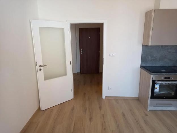 Pronájem bytu 1+kk, Praha - Černý Most, Dobrovolného, 32 m2
