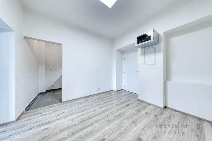 Pronájem kanceláře, Praha - Holešovice, U Výstaviště, 60 m2