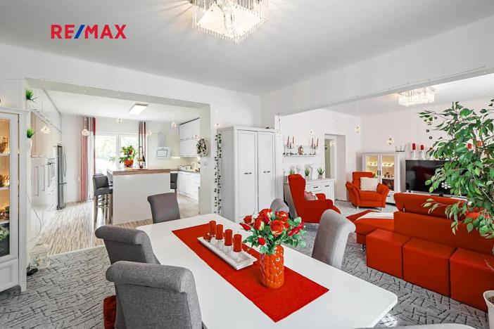 Prodej vícegeneračního domu, České Velenice, Komenského, 247 m2