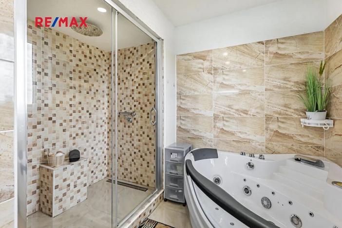 Prodej vícegeneračního domu, České Velenice, Komenského, 247 m2