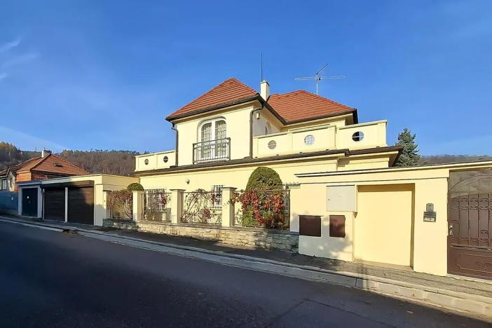 Pronájem vily, Černošice, V Horce, 300 m2