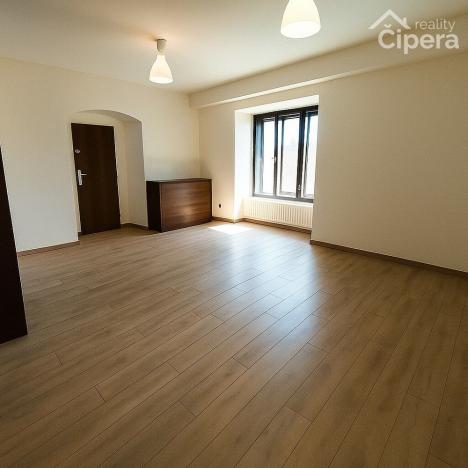 Pronájem bytu 1+1, Praha - Dubeč, náměstí U lípy svobody, 32 m2