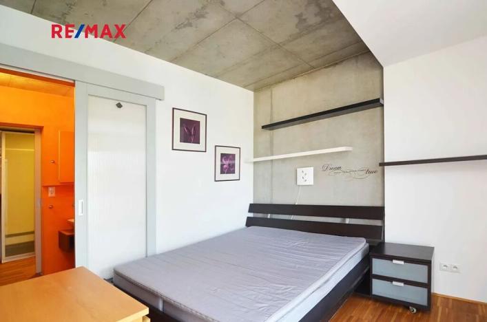 Pronájem bytu 2+kk, Praha - Vysočany, Ocelářská, 50 m2