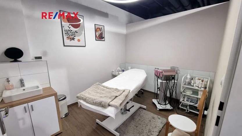 Pronájem obchodního prostoru, Praha - Karlín, Sokolovská, 165 m2