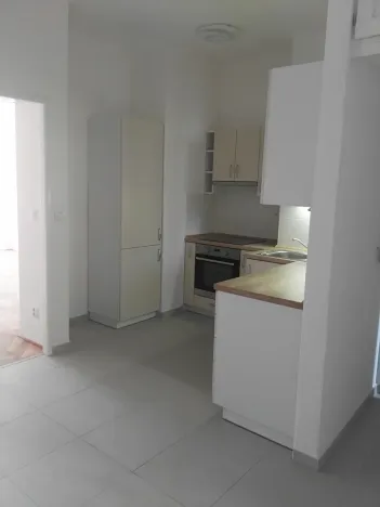 Pronájem bytu 2+kk, Praha - Vršovice, Petrohradská, 57 m2