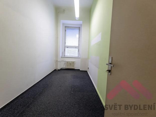 Pronájem kanceláře, Praha - Karlín, Peckova, 212 m2