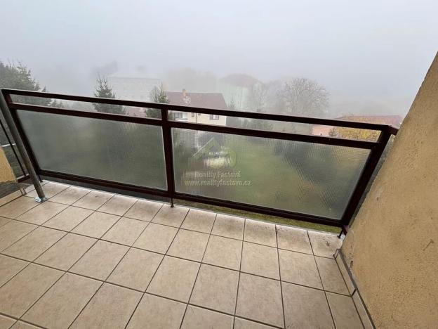 Pronájem bytu 2+1, Hrádek, 1. máje, 53 m2