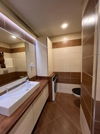 Prodej bytu 2+1, Karlovy Vary, Maďarská, 61 m2