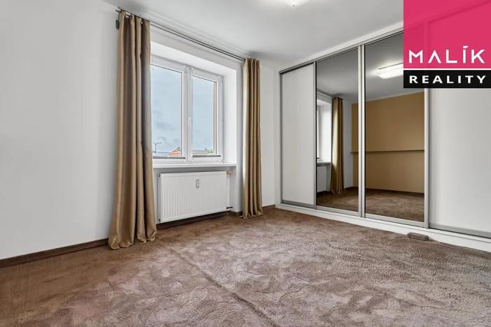 Prodej bytu 3+1, Ostrov, Hlavní třída, 76 m2