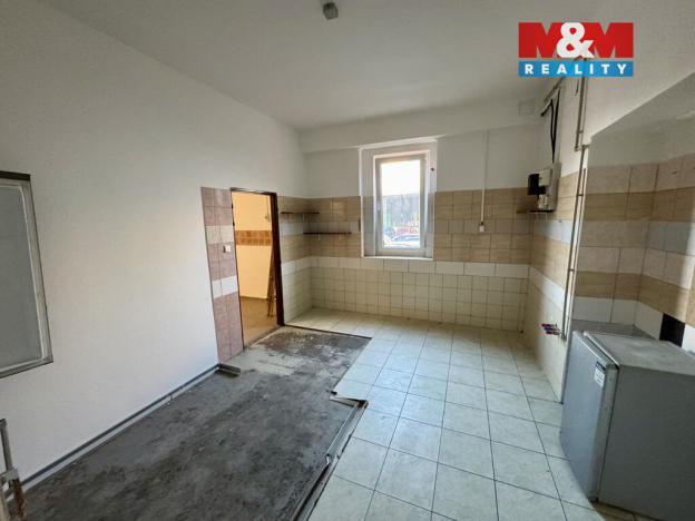 Pronájem výrobních prostor, Hostomice, Tyršovo náměstí, 220 m2