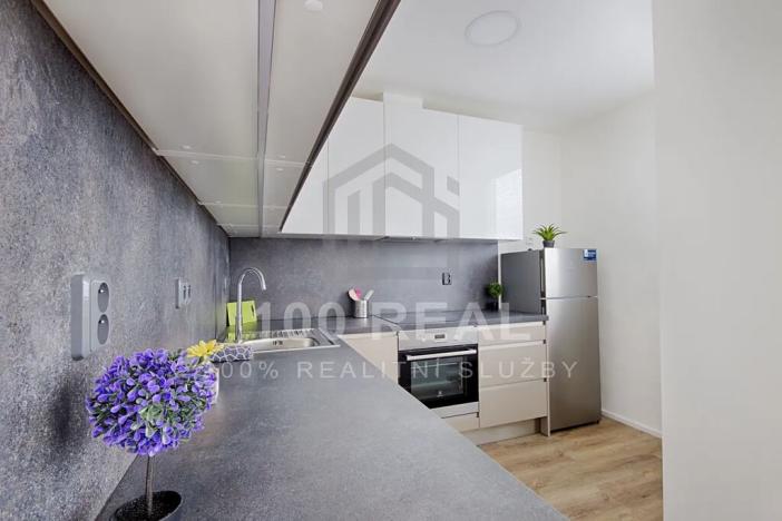 Pronájem bytu 2+kk, Hradec Králové, Průmyslová, 39 m2