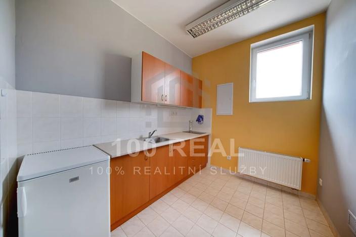 Pronájem kanceláře, Hradec Králové, Za Škodovkou, 93 m2