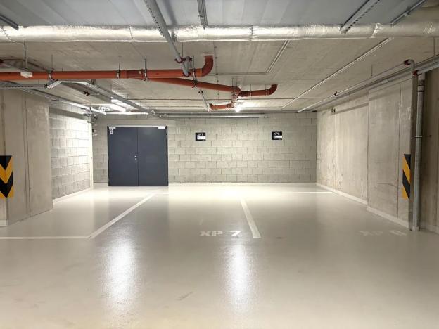 Pronájem garážového stání, Praha - Vysočany, Hindlova, 14 m2