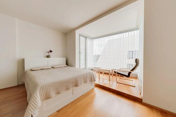 Pronájem bytu 1+kk, Praha - Holešovice, Komunardů, 44 m2