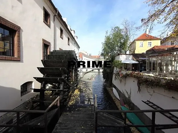 Pronájem bytu 3+1, Praha - Malá Strana, Hroznová, 73 m2