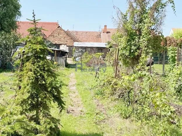Prodej podílu pozemku pro bydlení, Pouzdřany, Hlavní, 902 m2