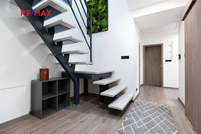 Prodej rodinného domu, Velká Dobrá, Pražská, 182 m2