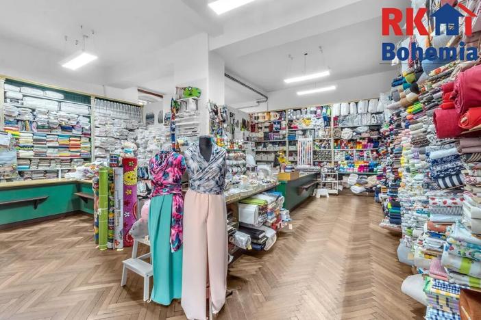 Prodej obchodního prostoru, Mnichovo Hradiště, Masarykovo náměstí, 300 m2