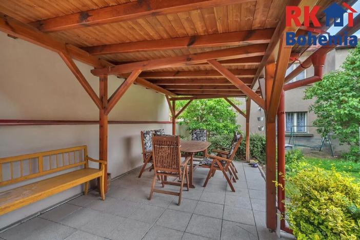 Prodej obchodního prostoru, Mnichovo Hradiště, Masarykovo náměstí, 300 m2