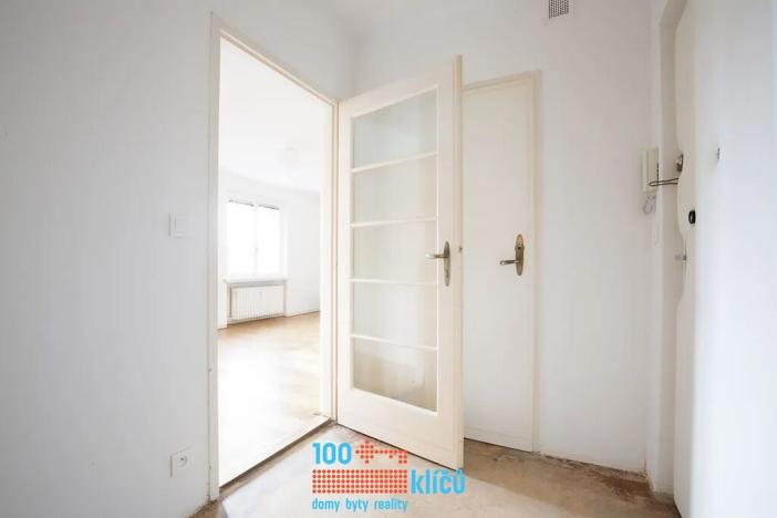 Pronájem bytu 1+kk, Praha - Holešovice, Umělecká, 37 m2