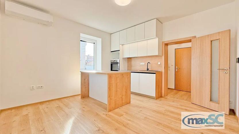 Pronájem bytu 2+kk, Holice, Hradecká, 42 m2