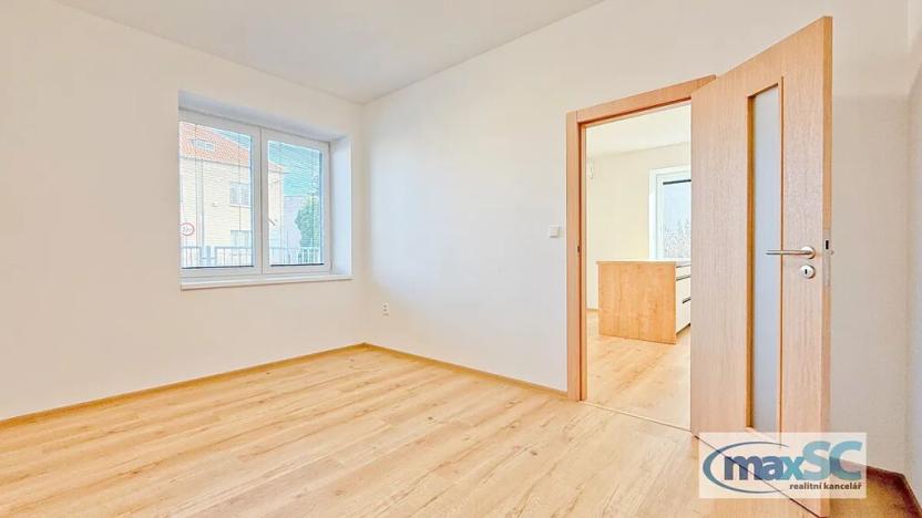 Pronájem bytu 2+kk, Holice, Hradecká, 42 m2