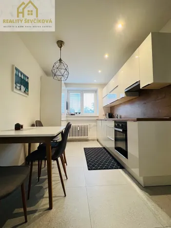 Pronájem bytu 2+1, Hradec Králové, Na Střezině, 54 m2