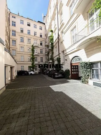 Pronájem bytu 3+kk, Praha - Nové Město, Lazarská, 71 m2