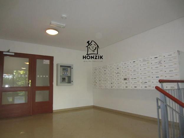 Pronájem bytu 1+kk, Praha - Zličín, Sazovická, 40 m2